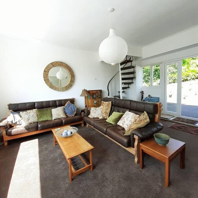 Peaceful And Stunning Waterside Location Apartment