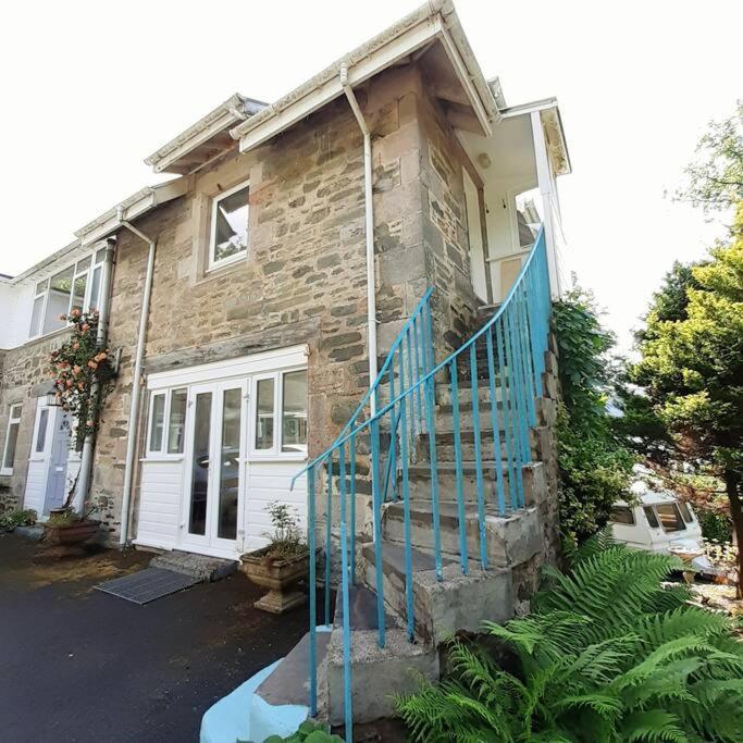 Peaceful And Stunning Waterside Location *
